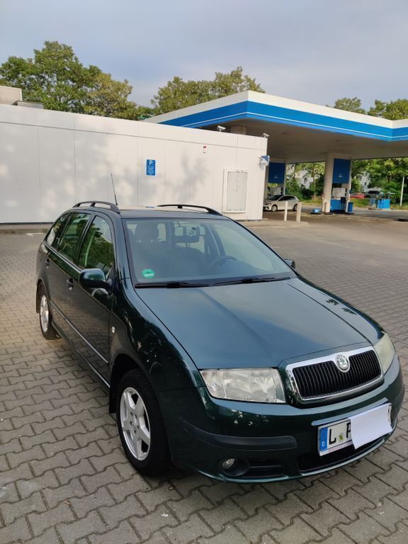 Grün Gebraucht 2005 Skoda Fabia Ambiente Kombi | 600 € (Superpreis) - Bild 1/4