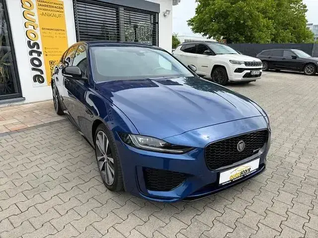 Gebraucht Jaguar XE R-Dynamic 204 PS (150 kW) 2023 Caesium blue (metallic) Limousine