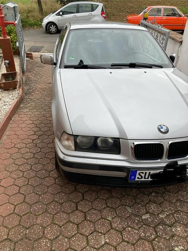 Silber Gebraucht 1998 BMW 316 Limousine | 1.000 € - Bild 1/4