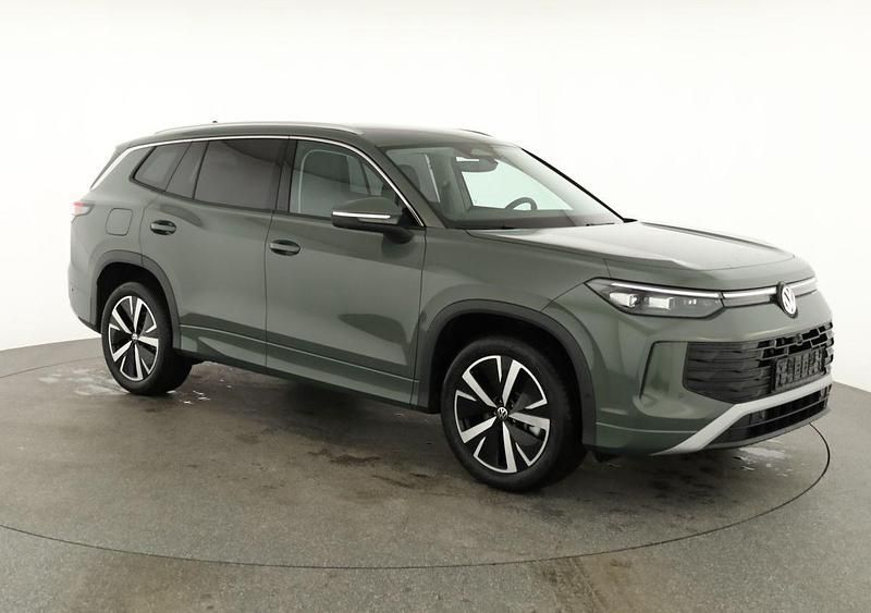 Neu VW Tayron Life 204 PS (150 kW) 2025 Cipressino grün metallic SUV