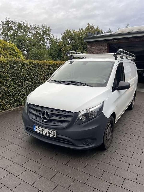 Weiß Gebraucht 2019 Mercedes Vito Van / Kleinbus | 32.500 € (Teuer) - Bild 1/4