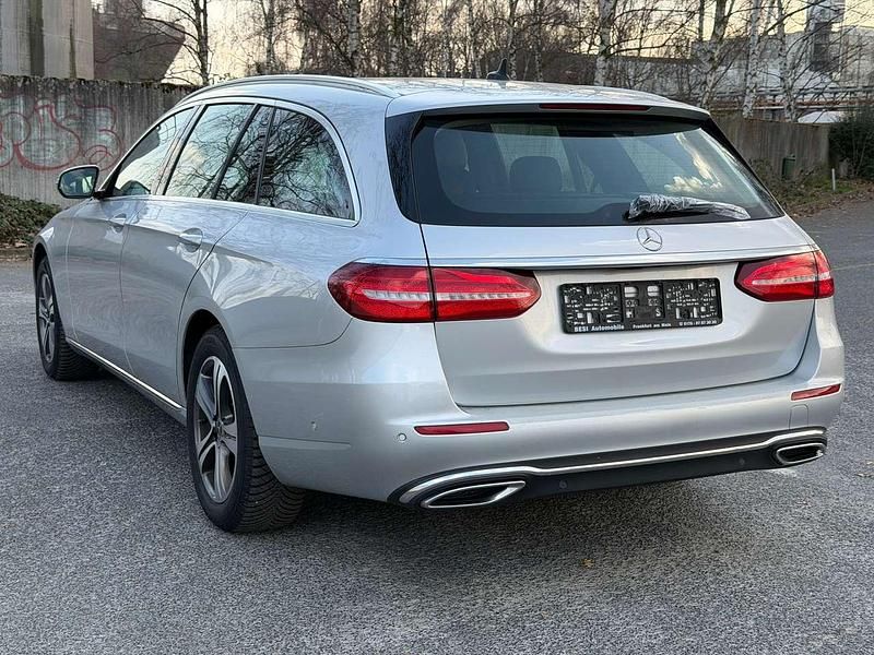 Gebraucht Mercedes E220 Avantgarde 194 PS (142 kW) 2019 Iridiumsilber  metalliclack Kombi