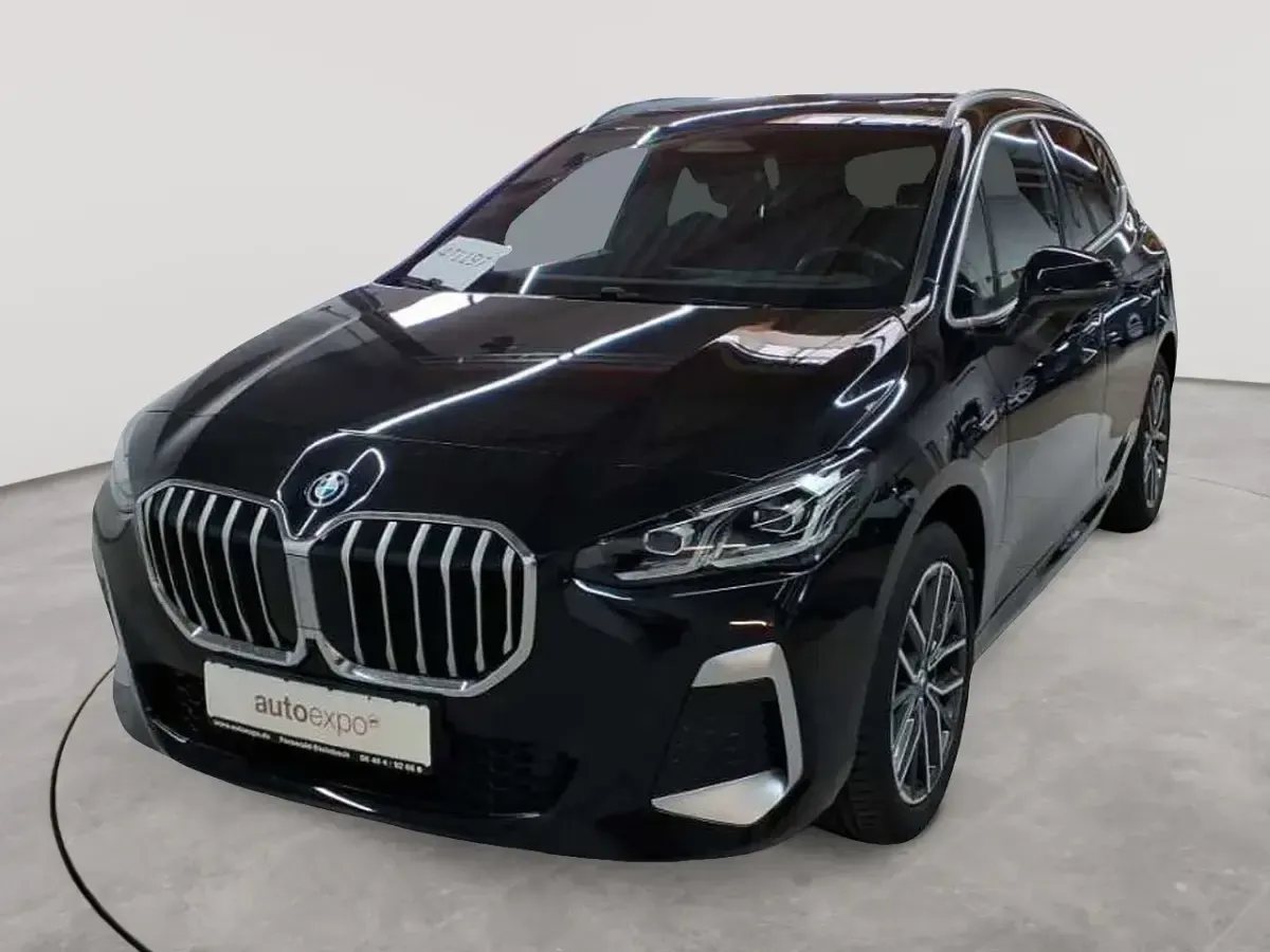 Gebraucht BMW 225 Active Tourer Performance 136 PS (100 kW) 2022 Saphirschwarz metallic Van / Kleinbus