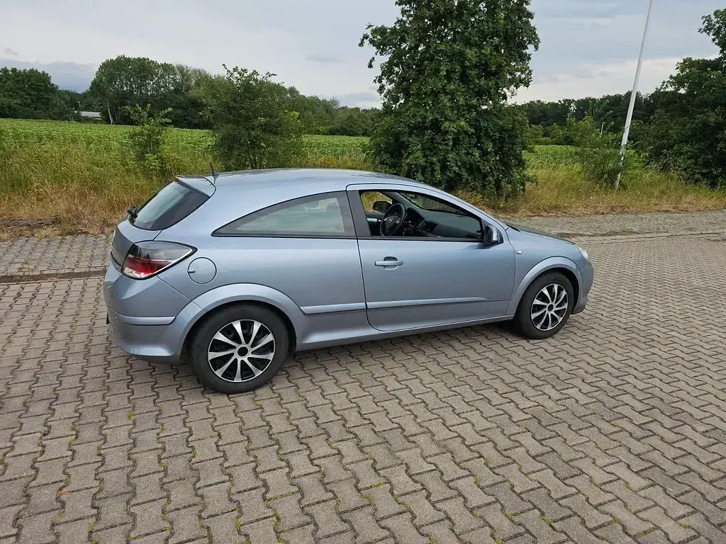 Gebraucht Opel Astra GTC 105 PS (77 kW) 2006 Grau Limousine