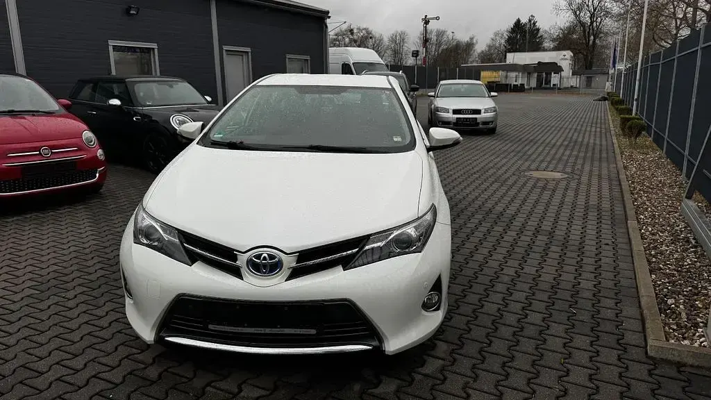 Gebraucht Toyota Auris Hybrid Edition 99 PS (72 kW) 2013 Weiß Limousine