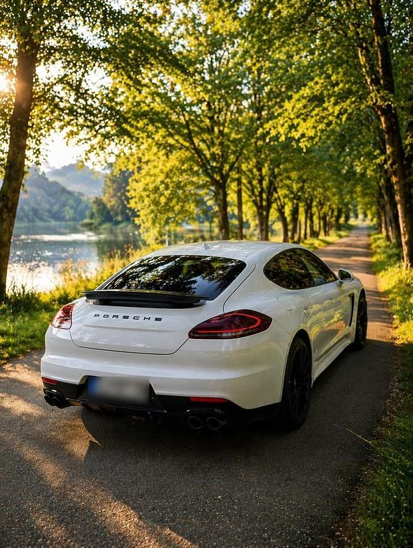 Second-hand Porsche Panamera 2013 Alb Hatchback