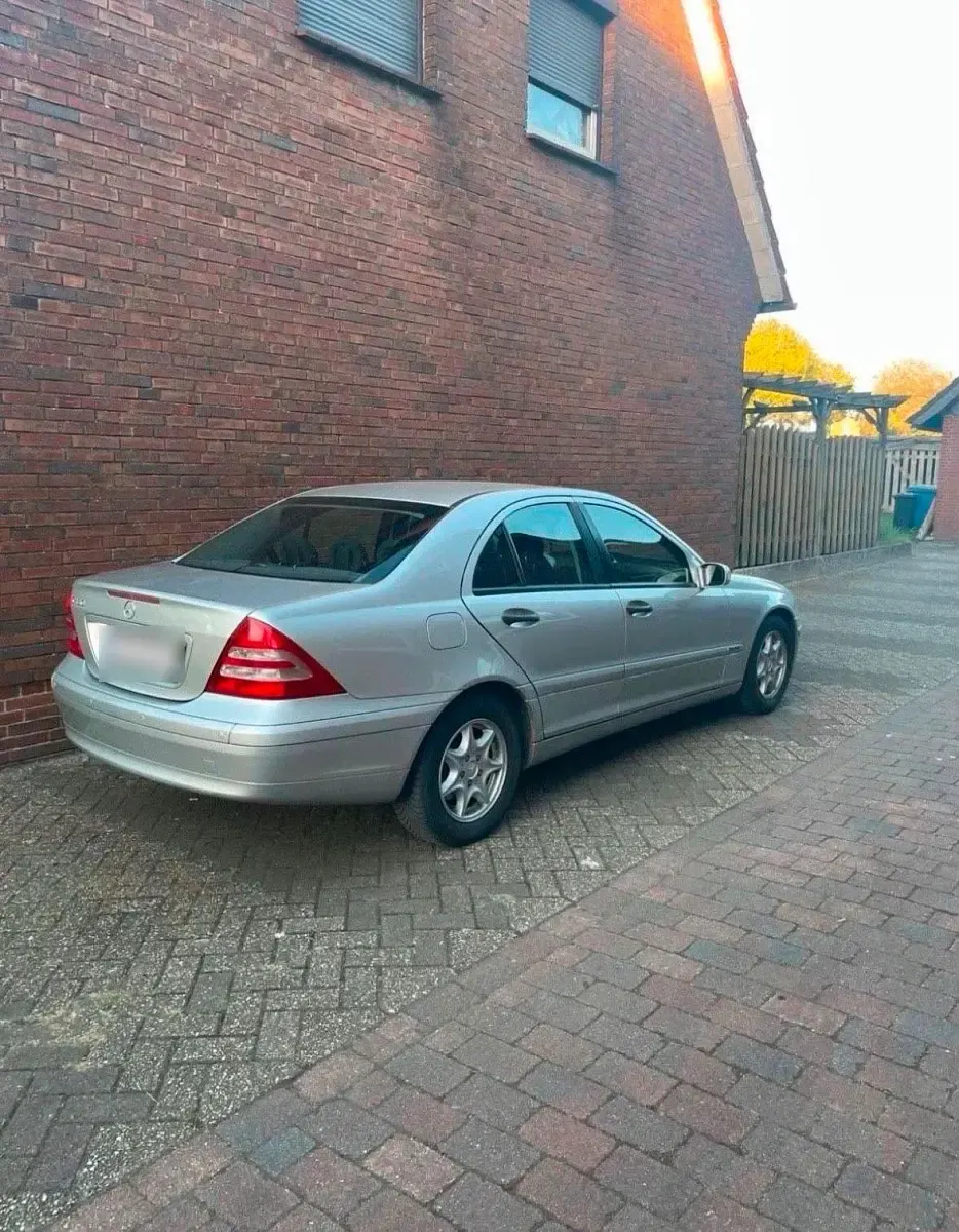 Gebraucht Mercedes C180 129 PS (94 kW) 2000 Silber Limousine