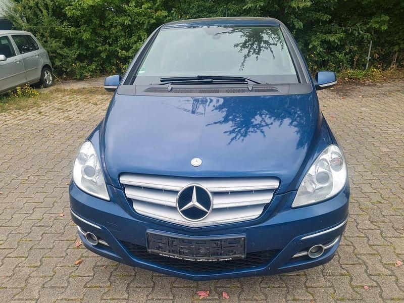 Blau Gebraucht 2010 Mercedes B180 Van / Kleinbus | 2.500 € (Fairer Preis) - Bild 1/4