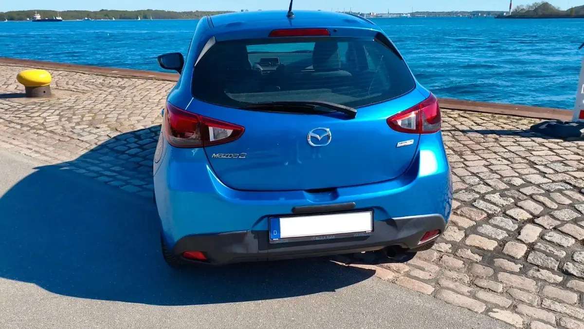 Używany Mazda 2 Center-Line 90 KM (66 kW) 2016 Niebieski Hatchback