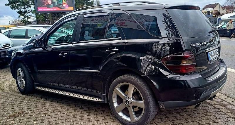 Gebraucht Mercedes ML320 224 PS (164 kW) 2007 Schwarz SUV