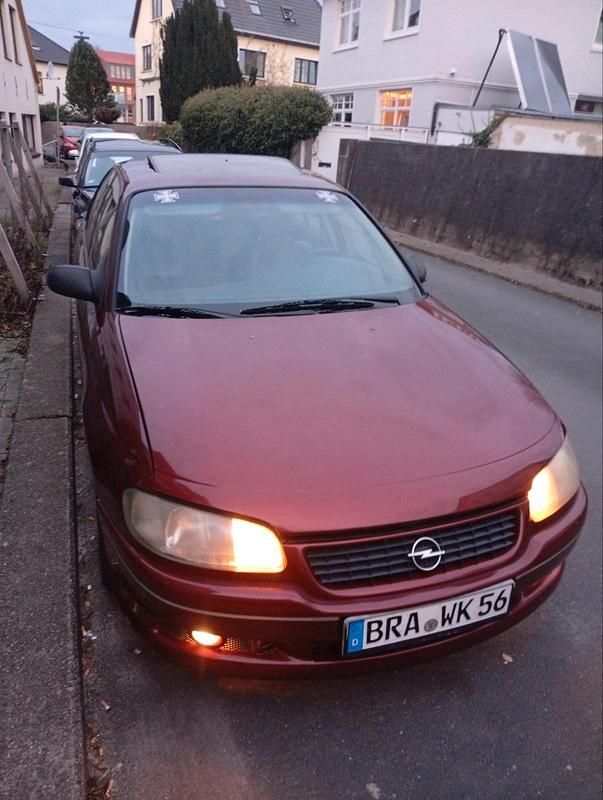 Rot Gebraucht 1994 Opel Omega Limousine | 1.000 € - Bild 1/4