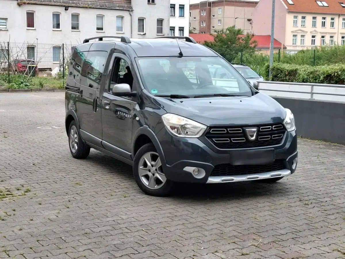 Gebraucht Dacia Dokker 116 PS (85 kW) 2019 Grau Van / Kleinbus