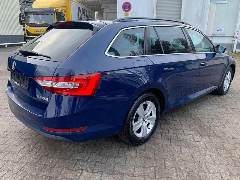 Gebraucht Skoda Superb 150 PS (110 kW) 2016 Blau Kombi