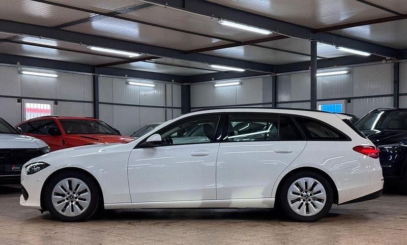 Gebraucht Mercedes C220 Business 200 PS (147 kW) 2022 Weiß Kombi