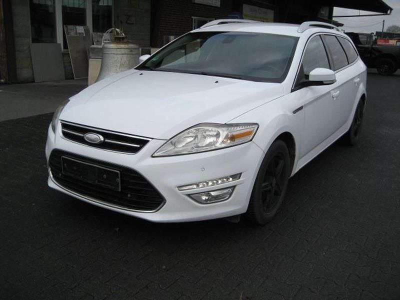 Gebraucht Ford Mondeo Titanium 163 PS (119 kW) 2010 Frostweiß Kombi