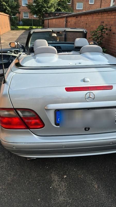 Silber Gebraucht 2000 Mercedes CLK230 Cabrio | 4.100 € - Bild 1/4