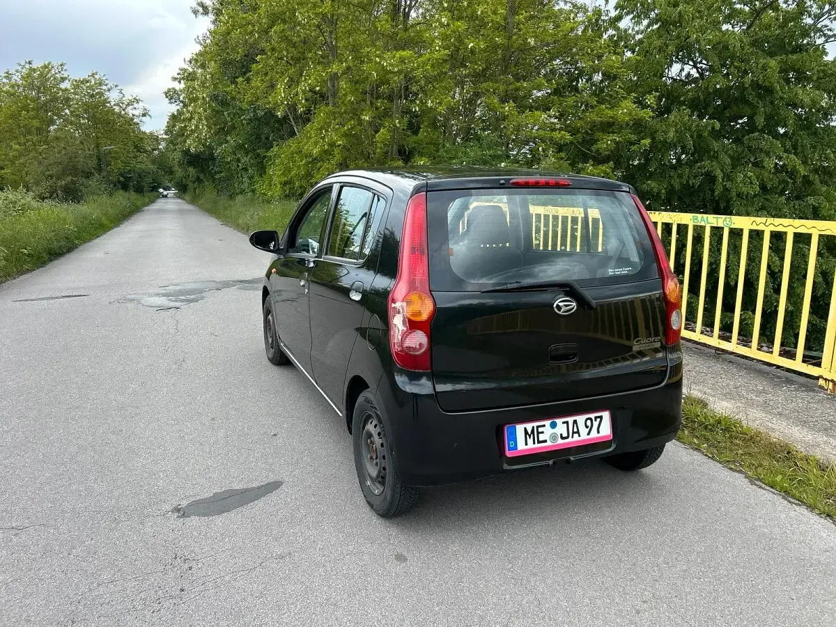 Gebraucht Daihatsu Cuore 70 PS (51 kW) 2007 Schwarz Kleinwagen