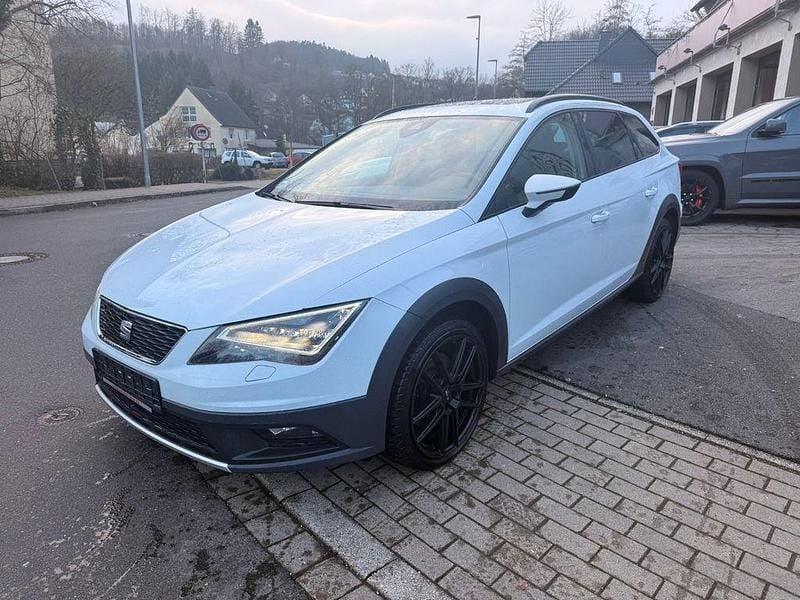 Weiß Gebraucht 2016 Seat Leon X-Perience 4Drive Kombi | 10.799 € (Fairer Preis) - Bild 1/4