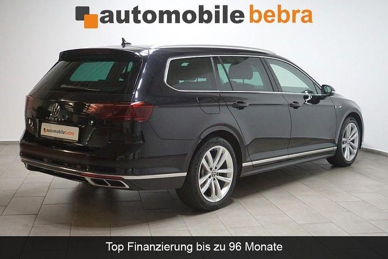 Gebraucht VW Passat R-line 150 PS (110 kW) 2023 Deep black Kombi