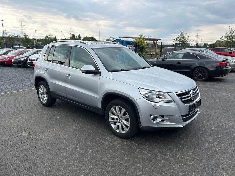 Reflexsilber Gebraucht 2010 VW Tiguan Team SUV | 7.999 € (Fairer Preis) - Bild 1/4