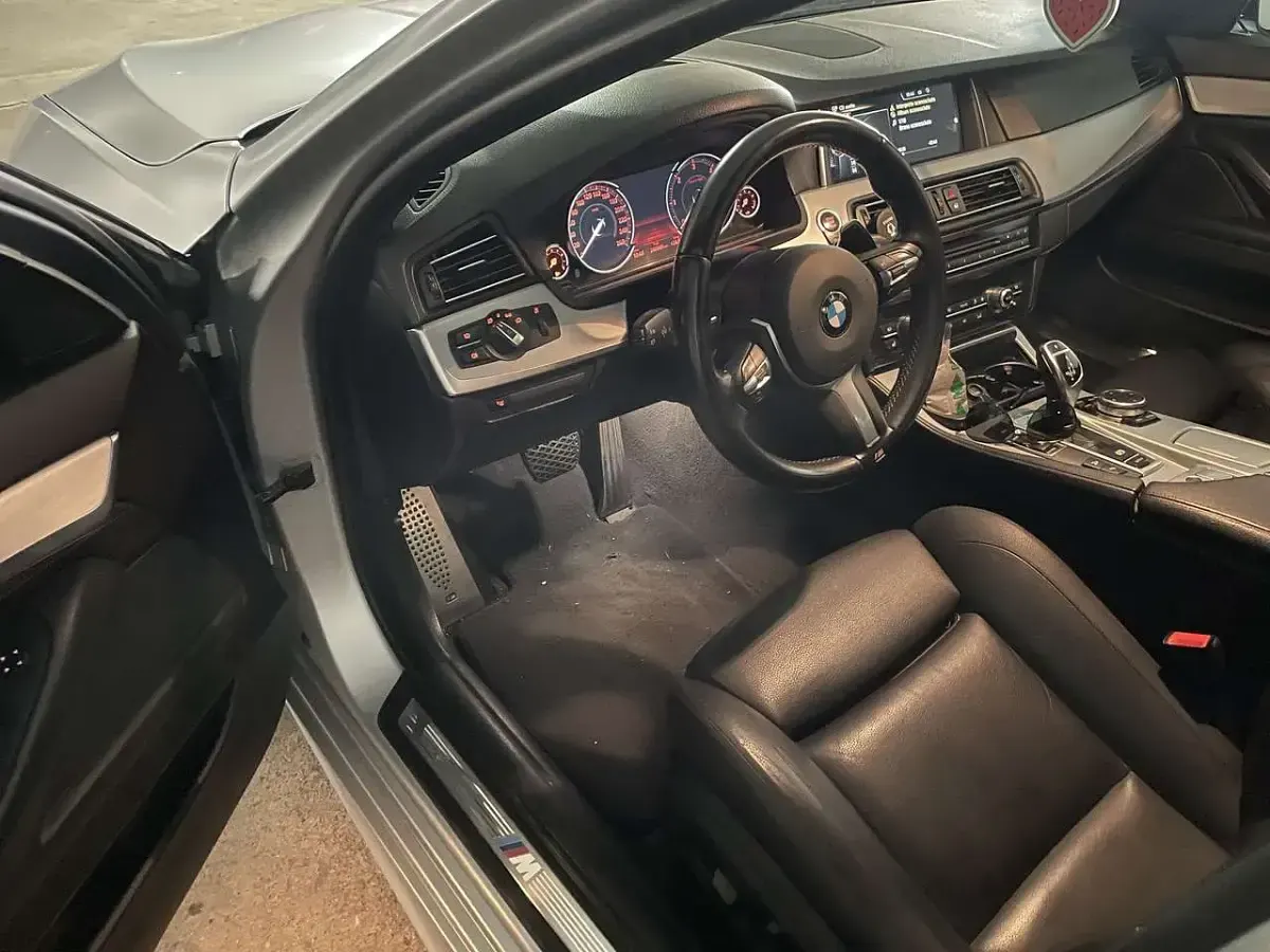 Gebraucht BMW 530 Sport Line 258 PS (189 kW) 2015 Kombi