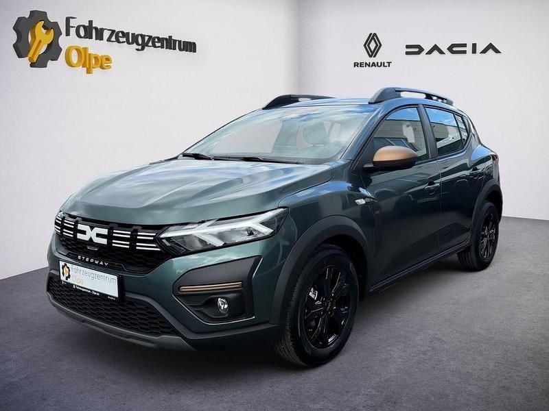Grün Gebraucht 2024 Dacia Sandero Extreme Kleinwagen | 17.990 € (Etwas zu teuer) - Bild 1/4