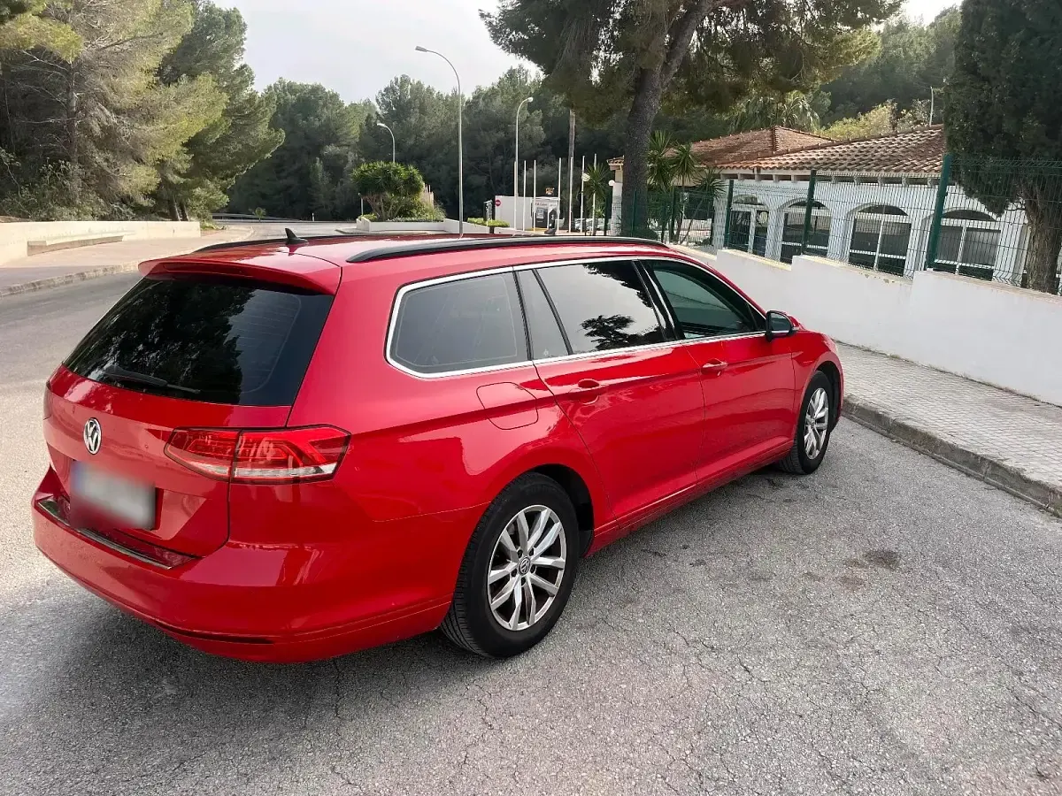 Gebraucht VW Passat 120 PS (88 kW) 2016 Rot Kombi