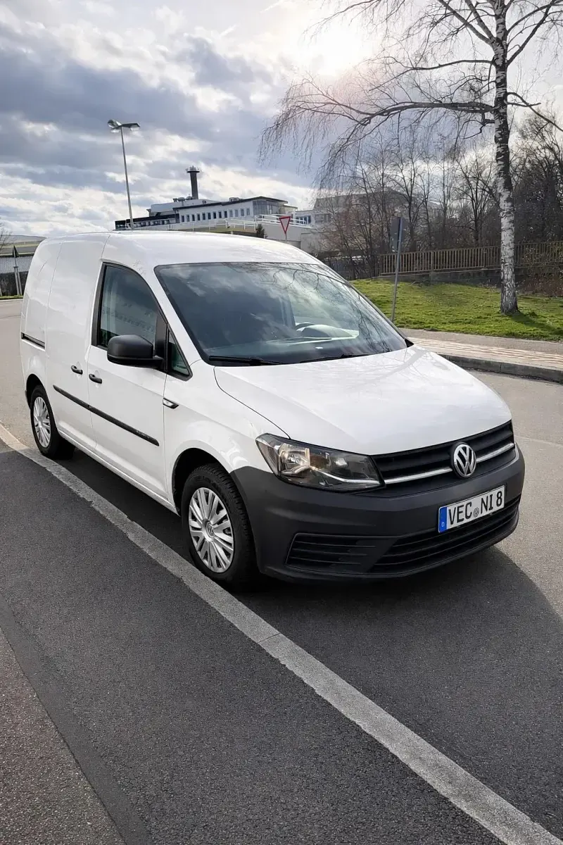 Usado VW Caddy 102 HP (75 kW) 2017 Branco Monovolume