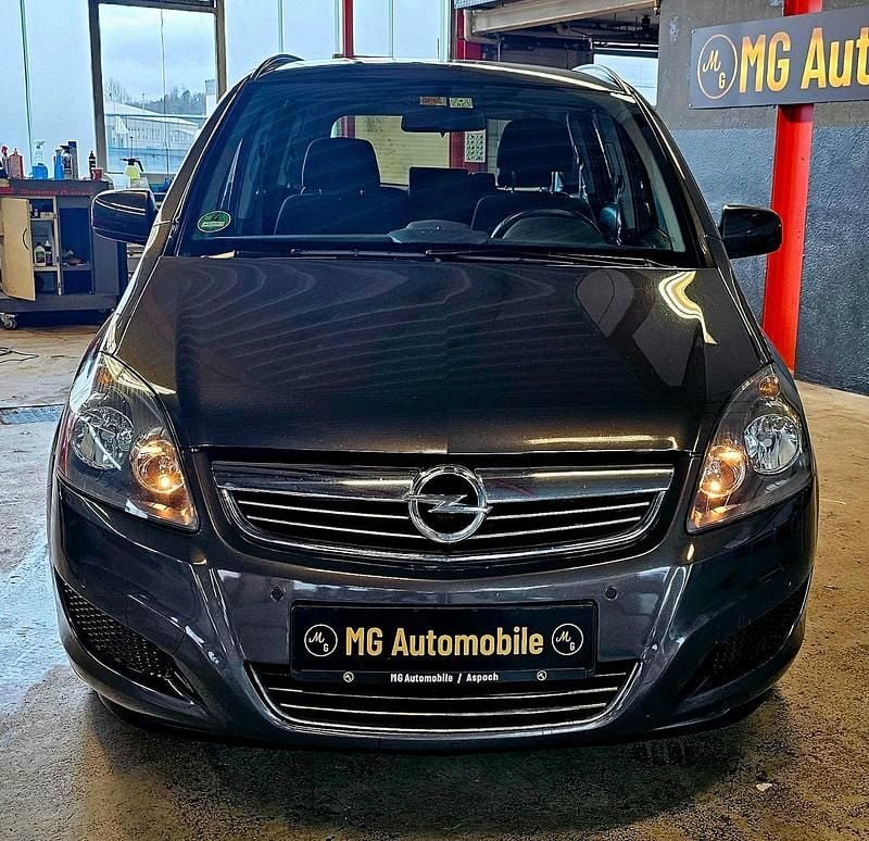 Gebraucht Opel Zafira Family 116 PS (85 kW) 2013 Grau Van / Kleinbus