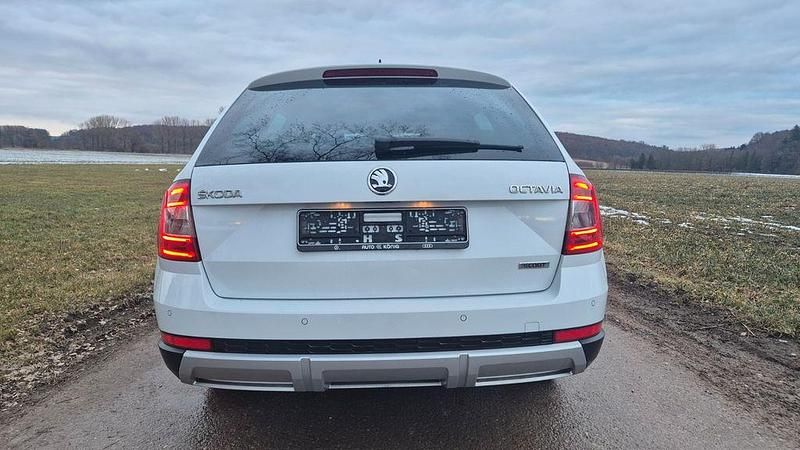 Gebraucht Skoda Octavia 179 PS (131 kW) 2016 Weiß Kleinwagen