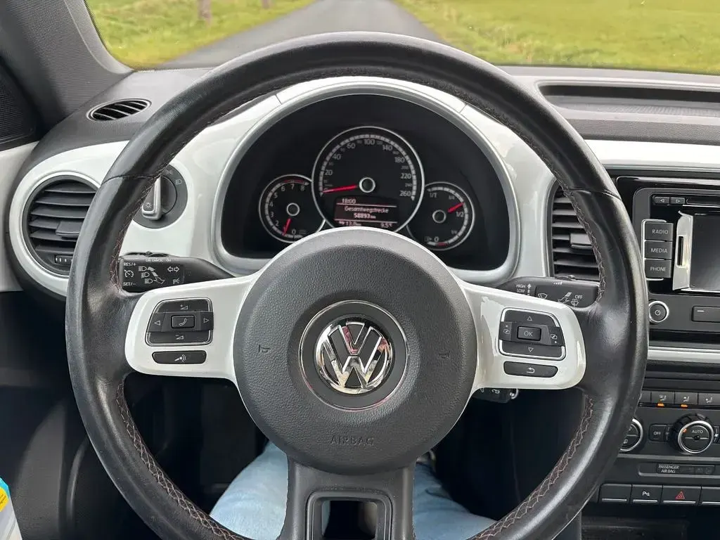 Używany VW Beetle Cup 105 KM (77 kW) 2014 Biały Hatchback