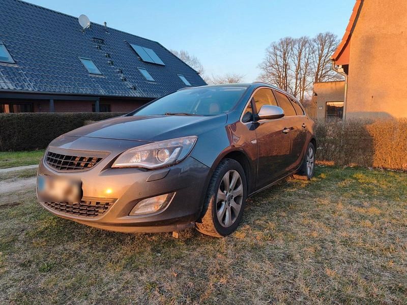 Gebraucht Opel Astra Edition 165 PS (121 kW) 2012 Grau Kombi