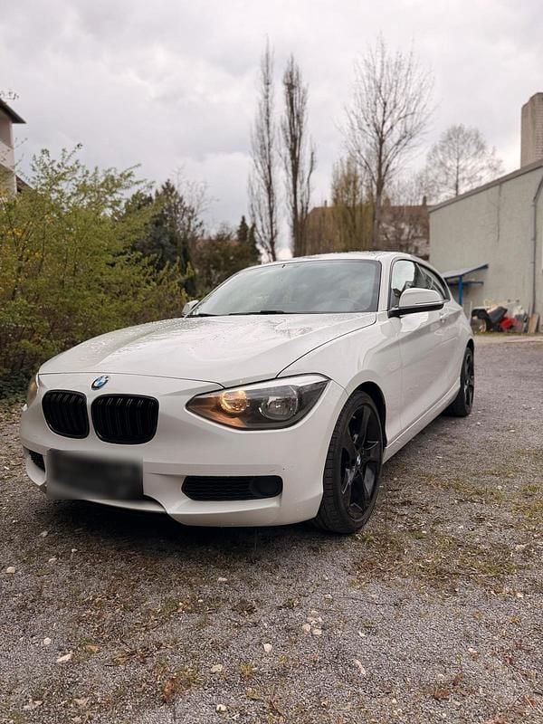 Gebraucht BMW 114 102 PS (75 kW) 2015 Weiß Kleinwagen