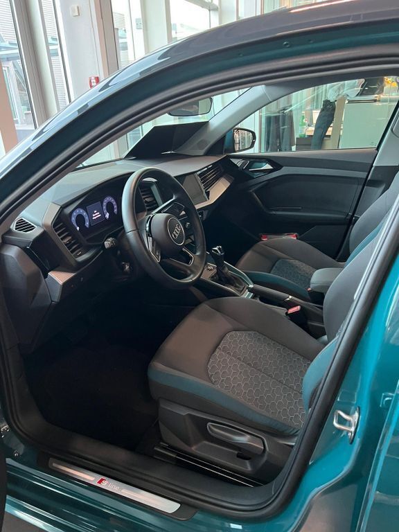 Blau Gebraucht 2021 Audi A1 Sportback Advanced Kleinwagen | 21.999 € (Teuer) - Bild 1/4