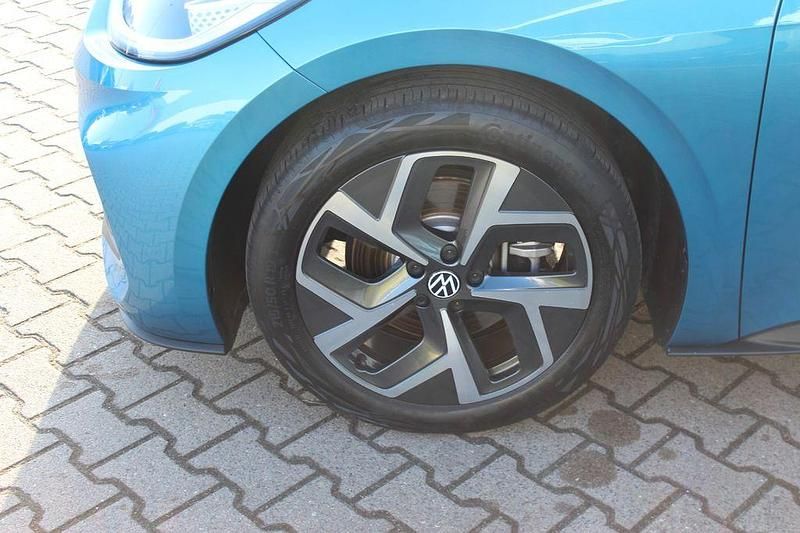 Gebraucht VW ID.3 Pro 150 kW (204 PS) 2023 Costa azul schwarz (metallic) Kleinwagen