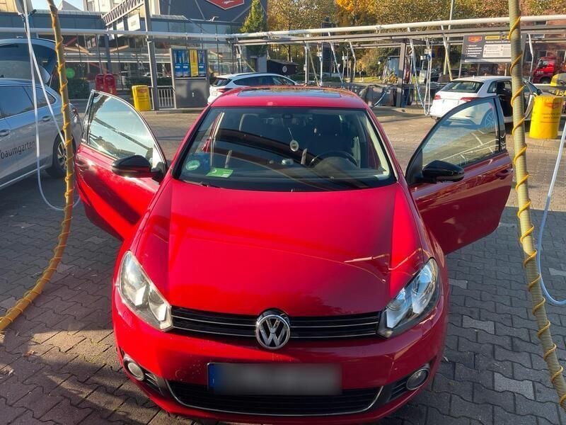 Rot Gebraucht 2011 VW Golf VI Kleinwagen | 4.500 € (Guter Preis) - Bild 1/4