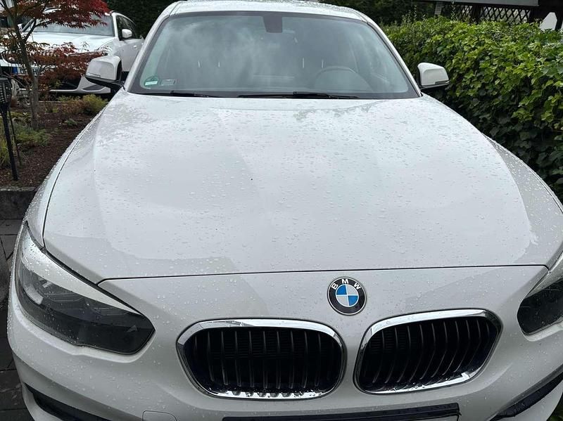 Weiß Gebraucht 2015 BMW 116 Advantage Kleinwagen | 11.500 € (Fairer Preis) - Bild 1/4