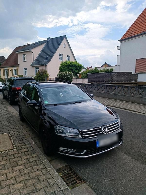 Schwarz Gebraucht 2012 VW Passat Kombi | 6.200 € (Fairer Preis) - Bild 1/4