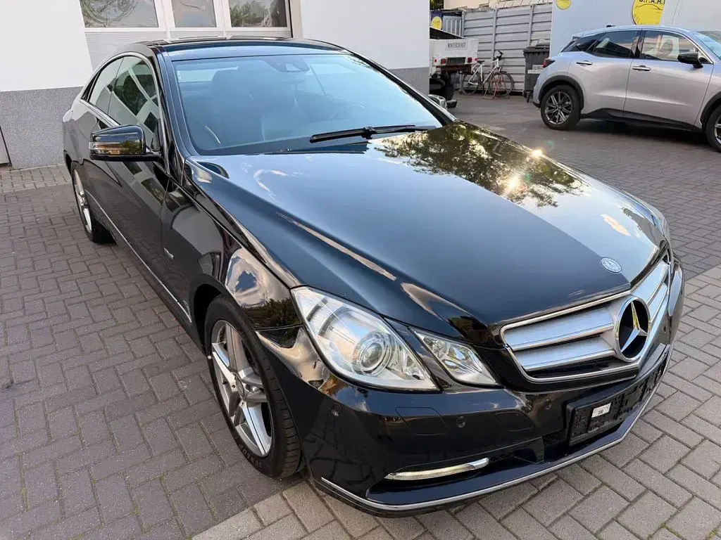 Gebraucht Mercedes E250 204 PS (150 kW) 2011 Schwarz Coupé