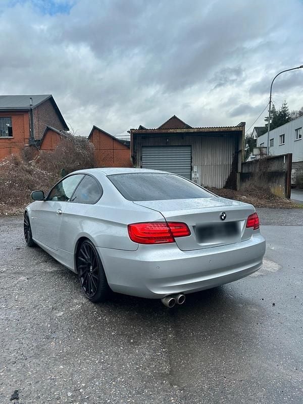 Gebraucht BMW 320 M Sport 184 PS (135 kW) 2011 Silber Coupé