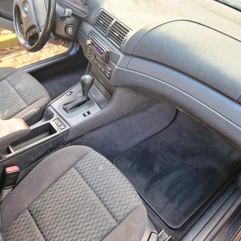 Gebraucht BMW 318 118 PS (86 kW) 2001 Schwarz Kombi