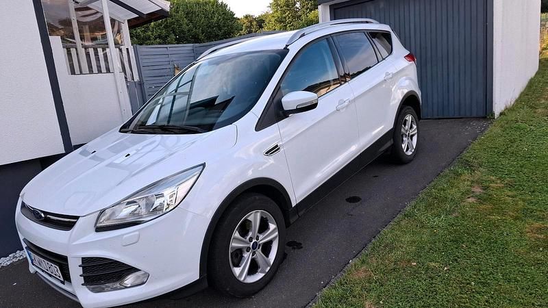 Gebraucht Ford Kuga 140 PS (102 kW) 2014 Weiß SUV