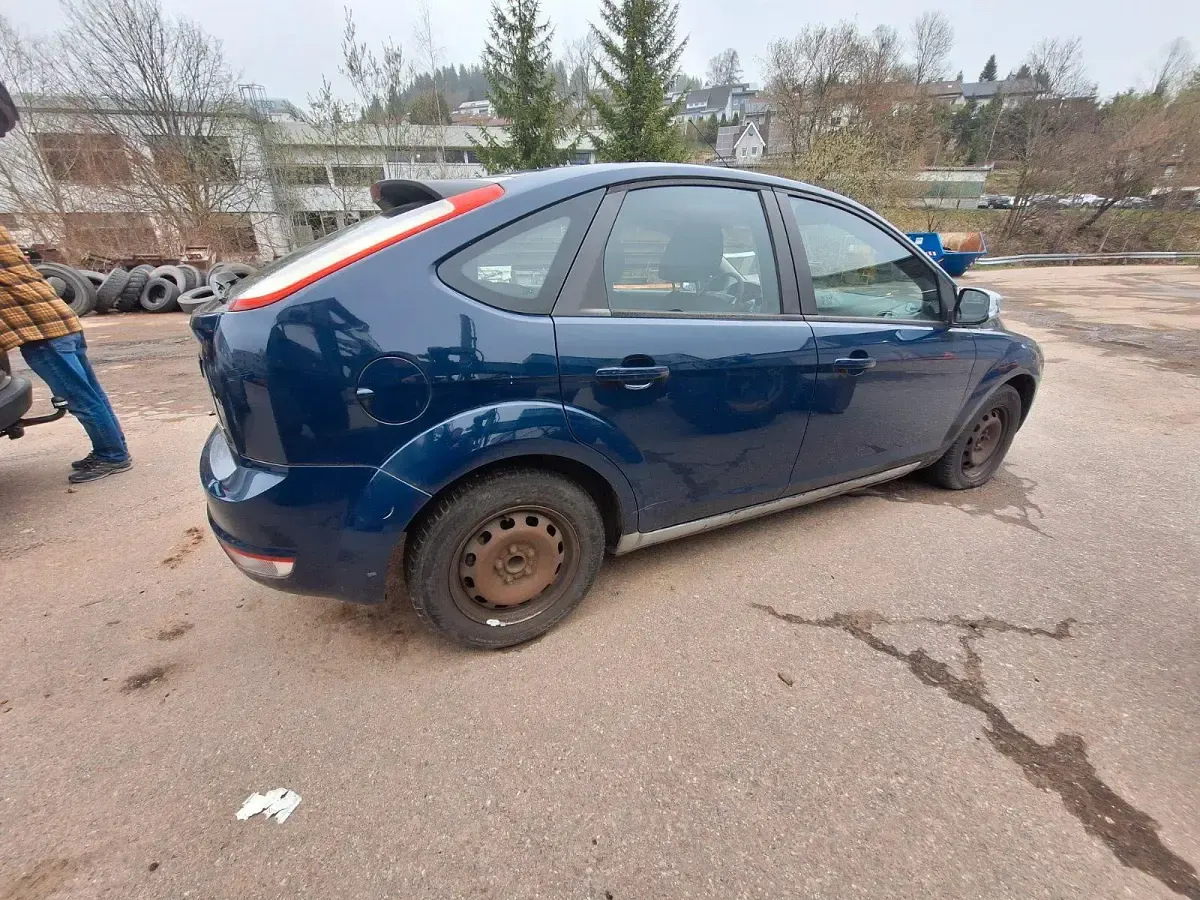 Usado Ford Focus Style 90 CV (66 kW) 2009 Azul Berlina