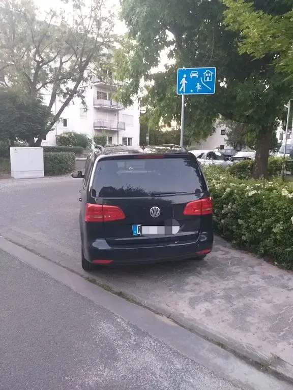 Gebraucht VW Touran 140 PS (102 kW) 2012 Schwarz Van / Kleinbus