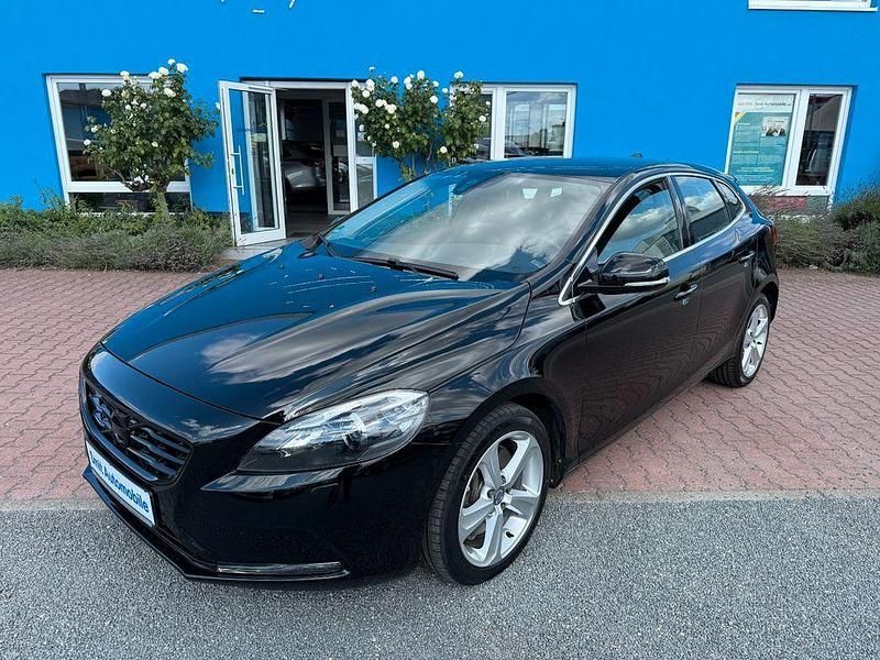 Schwarz Gebraucht 2014 Volvo V40 Momentum Kombi | 10.980 € (Fairer Preis) - Bild 1/4