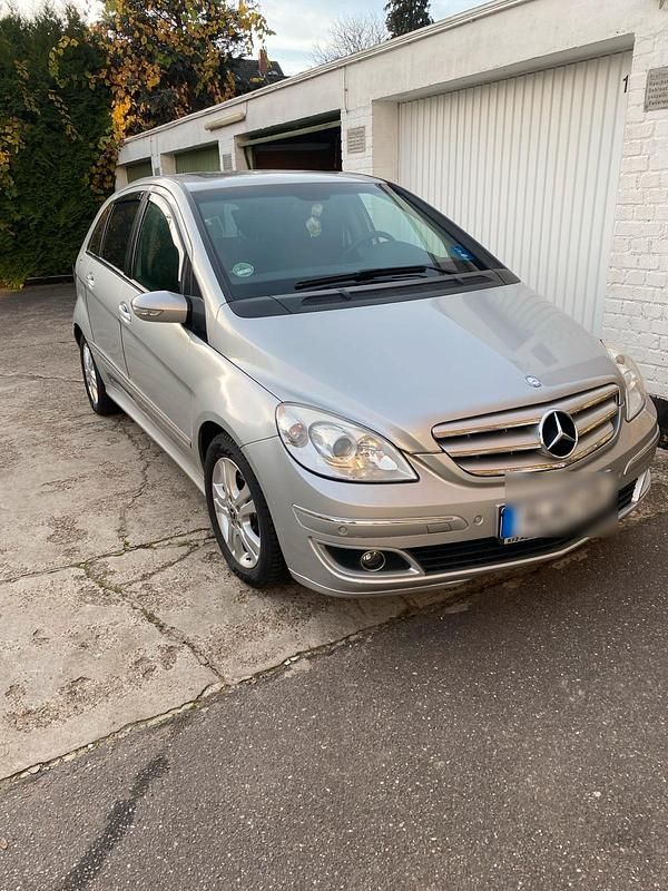 Silber Gebraucht 2006 Mercedes B200 Van / Kleinbus | 5.600 € (Etwas zu teuer) - Bild 1/4