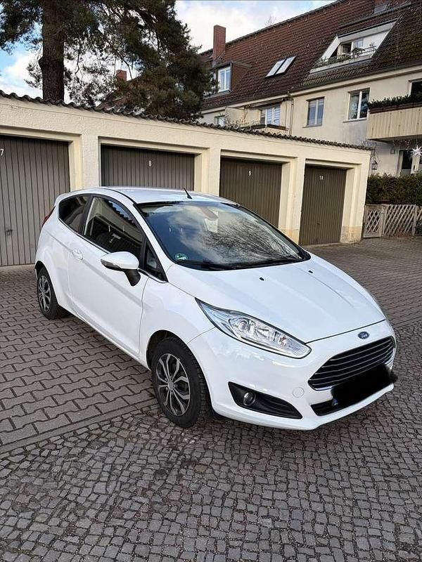 Gebraucht Ford Fiesta Titanium 80 PS (58 kW) 2013 Weiß Kleinwagen