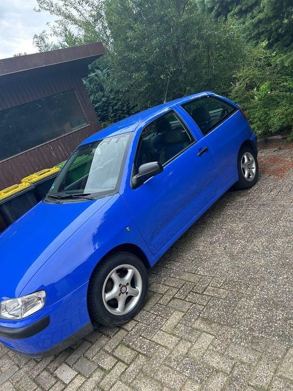 Blau Gebraucht 2000 Seat Ibiza Stella Limousine | 1.200 € (Fairer Preis) - Bild 1/4