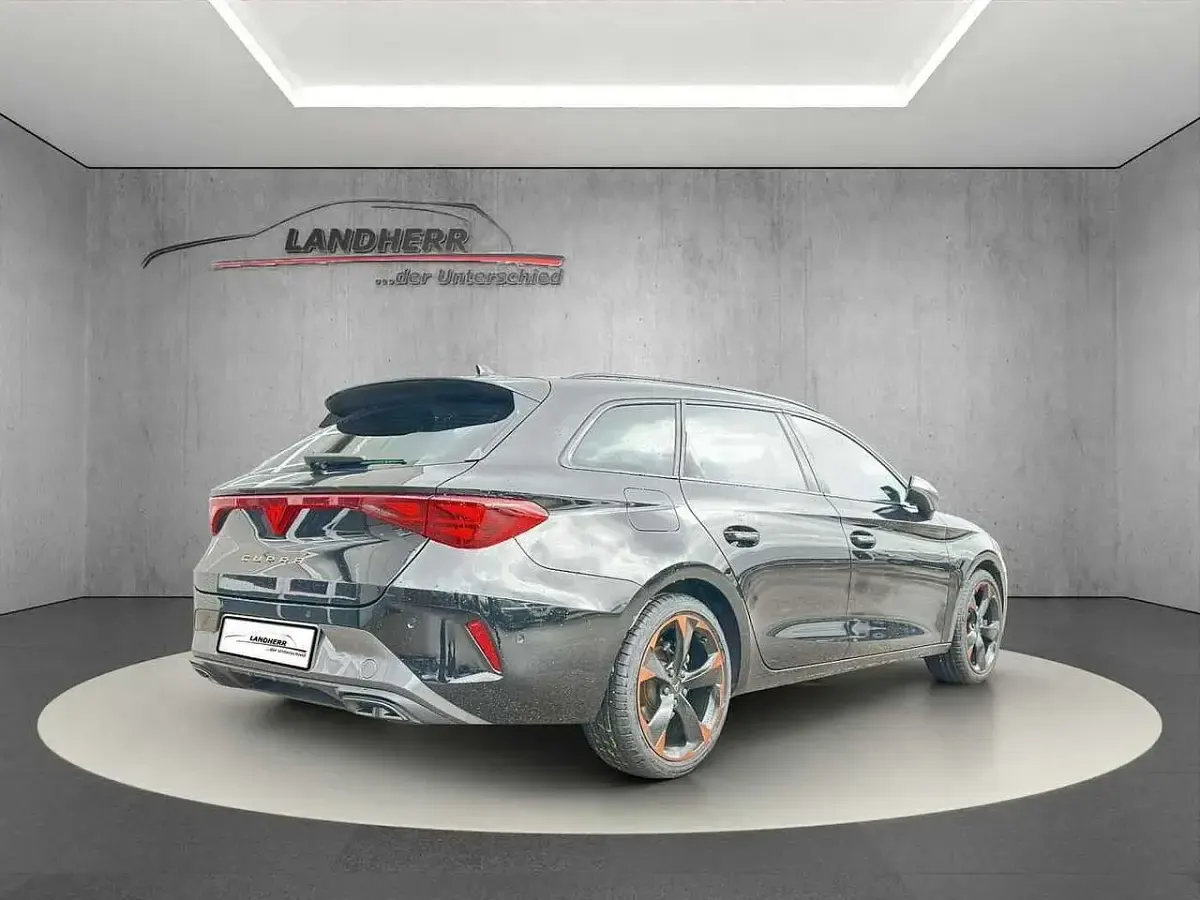 Second-hand Cupra Leon 150 CP (110 kW) 2025 Negru Break