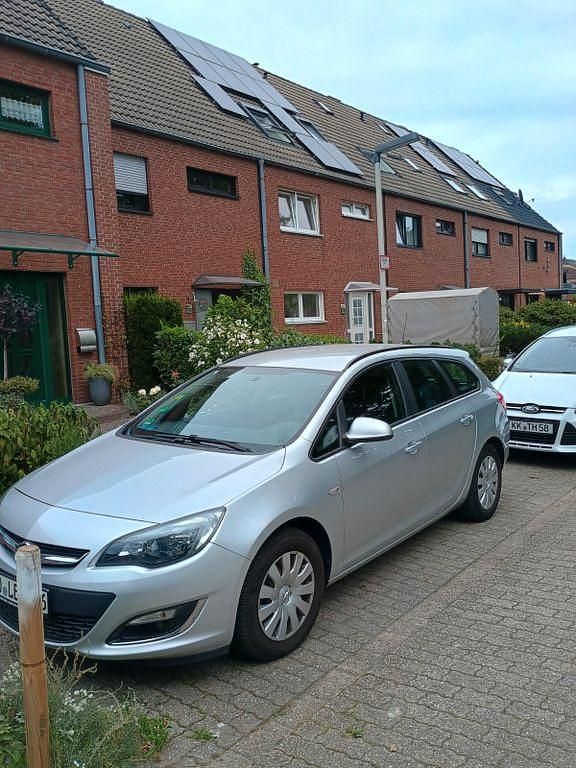 Silber Gebraucht 2013 Opel Astra Eco Limousine | 3.800 € (Guter Preis) - Bild 1/4